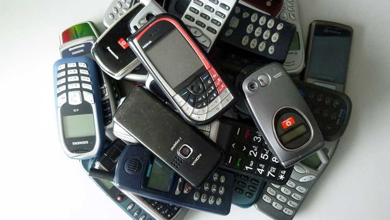 Alte Handys gehören nicht in die Schublade, sondern können recycelt werden. ©OroVerde