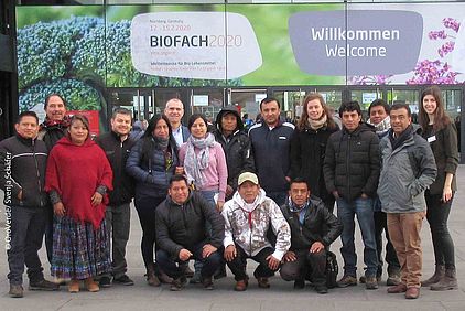 Insgesamt 18 Personen umfasste die Gruppe, die im Rahmen des Projektes die Biofach-Messe in Nürnberg besuchte. ©OroVerde