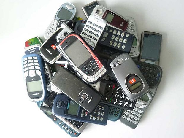 Mobiltelefone enthalten viele wertvolle Bodenschätze ©OroVerde
