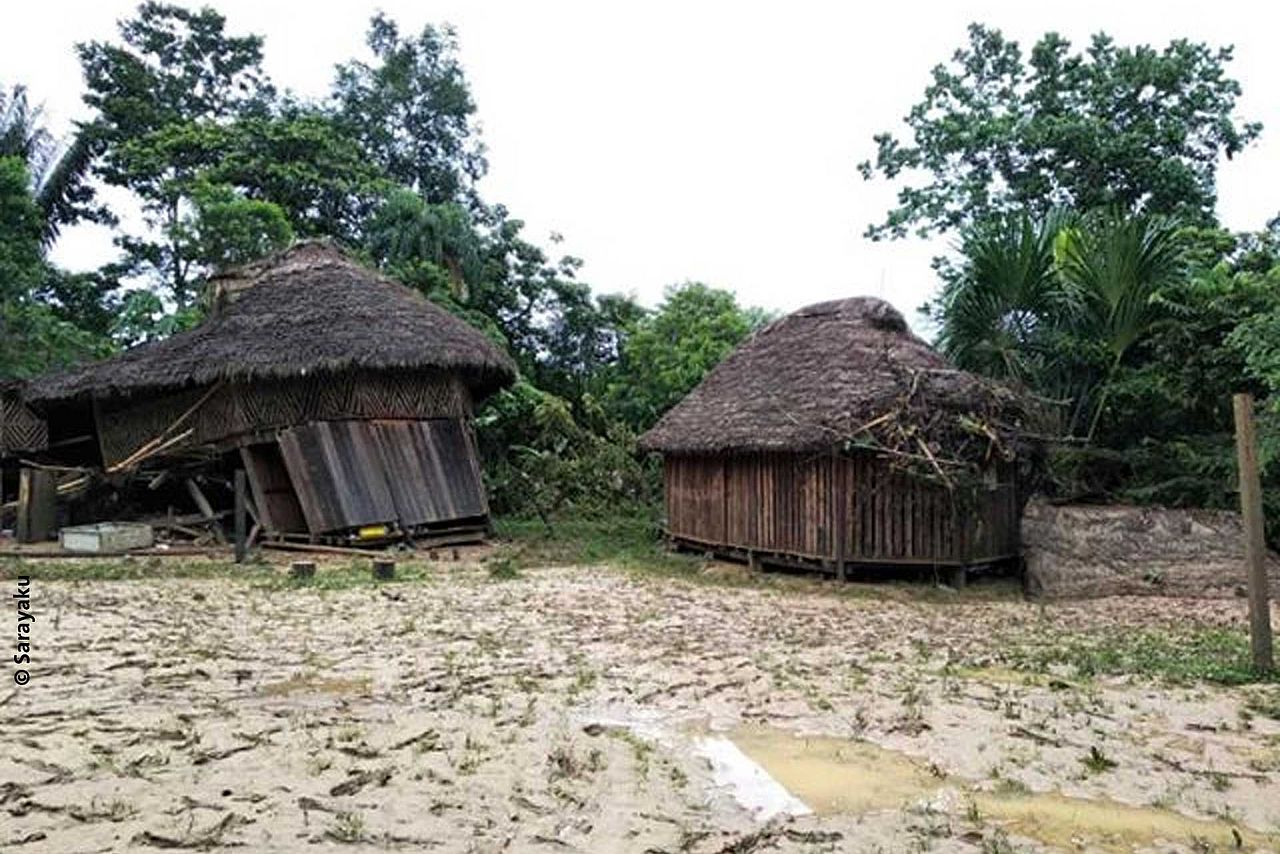 Zerstörung der Hütten durch die Überschwemung ©Sarayaku