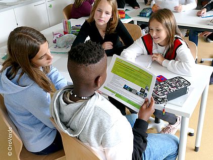 Tatort-Tropenwald: Bildungsarbeit mit Klasse von Bonns Fünfter. Schüler*innen erarbeiten Klimaschutz. ©OroVerde Tatort-Tropenwald: Bildungsarbeit mit Klasse von Bonns Fünfter. Schüler*innen erarbeiten Klimaschutz. ©OroVerde