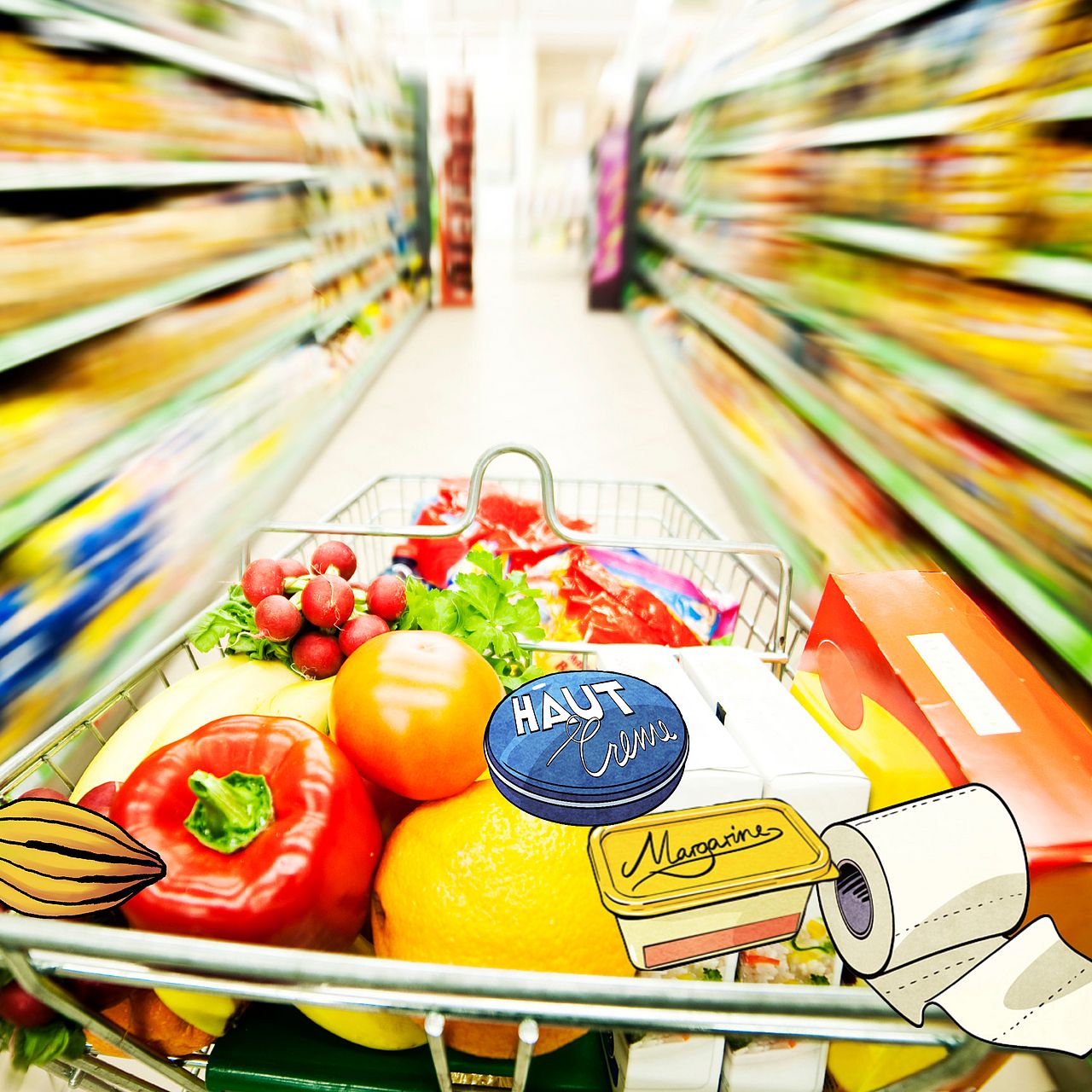Ein Einkaufswagen, der schnell durch eine Supermarktreihe fährt.