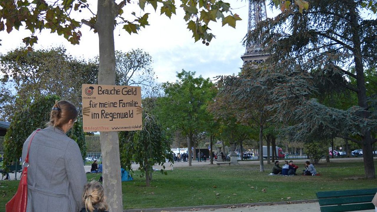 Straßenaktion Adpot a Tree im Park