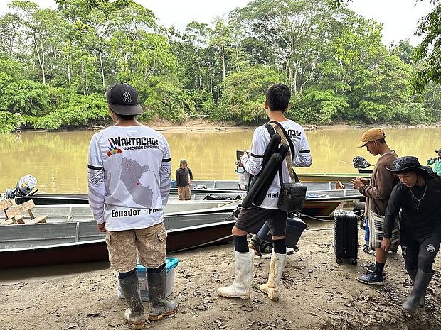 Die Jugendlichen brechen zur langen Reise nach Peru mit ihren Booten auf. ©Sarayaku