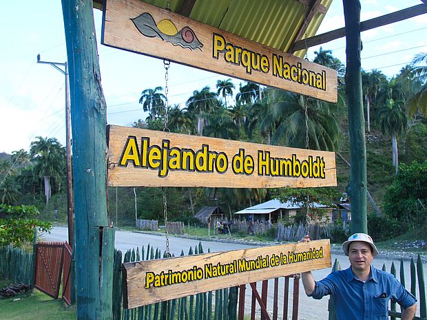 Die Zusammenarbeit mit den Mitarbeitern des Alexander-von-Humboldt-Nationalparks setzt OroVerde bis heute fort.