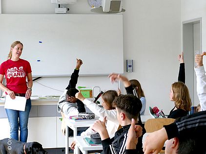Tatort-Tropenwald: Bildungsarbeit mit Klasse von Bonns Fünfter. Schüler*innen erarbeiten Klimaschutz. ©OroVerde Tatort-Tropenwald: Bildungsarbeit mit Klasse von Bonns Fünfter. Schüler*innen erarbeiten Klimaschutz. ©OroVerde