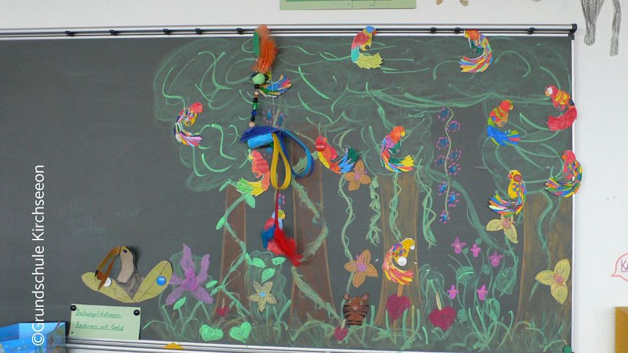 Tafelbild an einer Grundschule zum Thema Regenwald ©Grundschule Kirchseeon