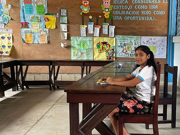 Rosa „Rosita“ in ihrem Klassenzimmer