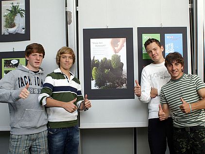 Eine Ausstellung erregt Aufmerksamkeit © Humboldtschule Bad Homburg-I. Dietrich Regenwald Aktions-Wettbewerb: Ausstellung © Humboldtschule Bad Homburg-I. Dietrich