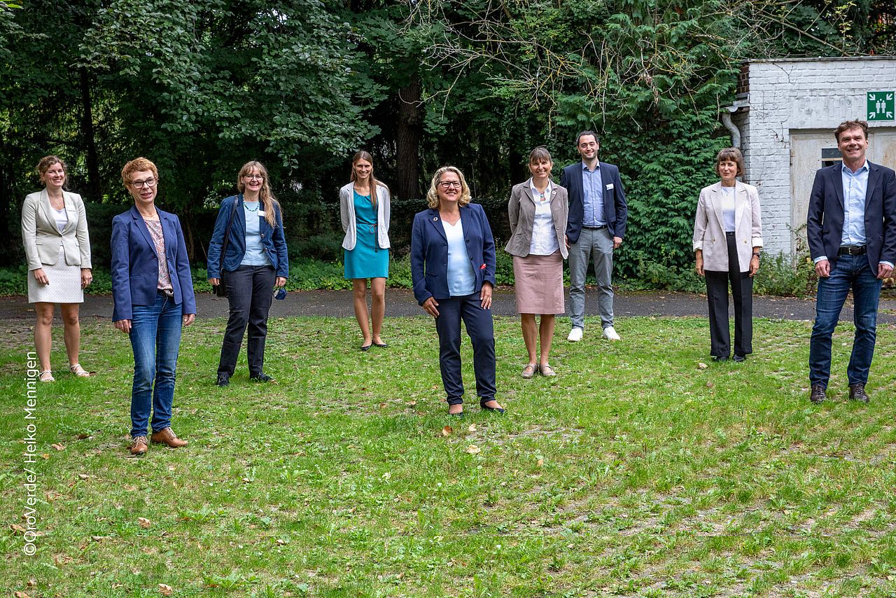 Bundesumweltministerin Svenja Schulze mit dem Projektteam ©OroVerde/ Heiko Mennigen