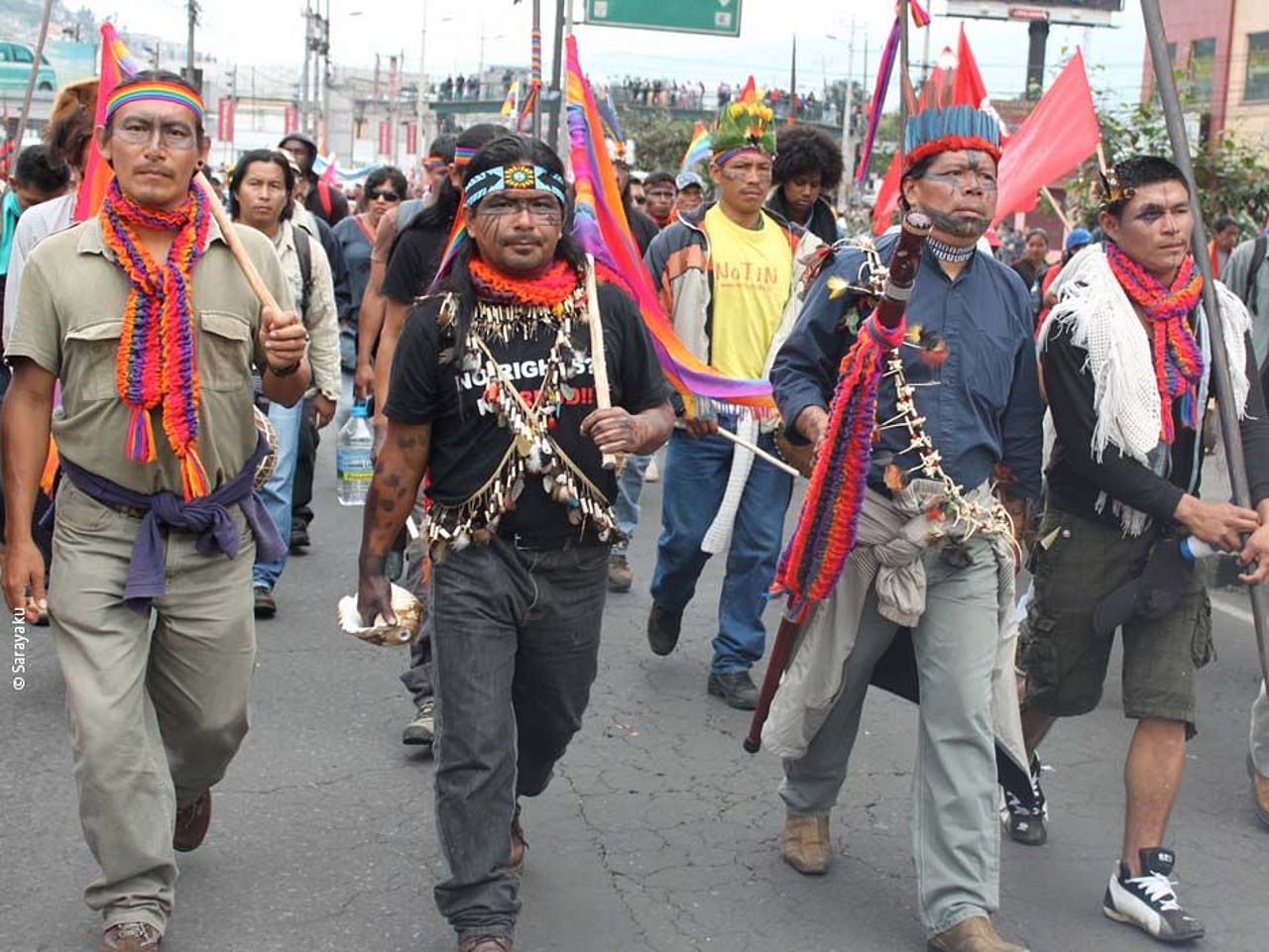 Die Kichwa demonstrierten öffentlich im Kampf gegen die Zerstörung des Regenwaldes zur Erdölförderung. ©Sarayaku