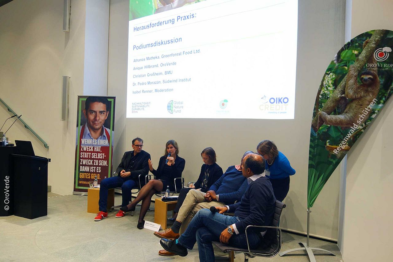 Teilnehmer der Diskussionsrunde zum Thema Oikocredit ©OroVerde Teilnehmer der Diskussionsrunde zum Thema Oikocredit ©OroVerde