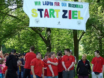 Ein Spendenlauf für den Regenwald macht Spaß © OroVerde Regenwald Aktions-Wettbewerb: Spendenlauf © OroVerde