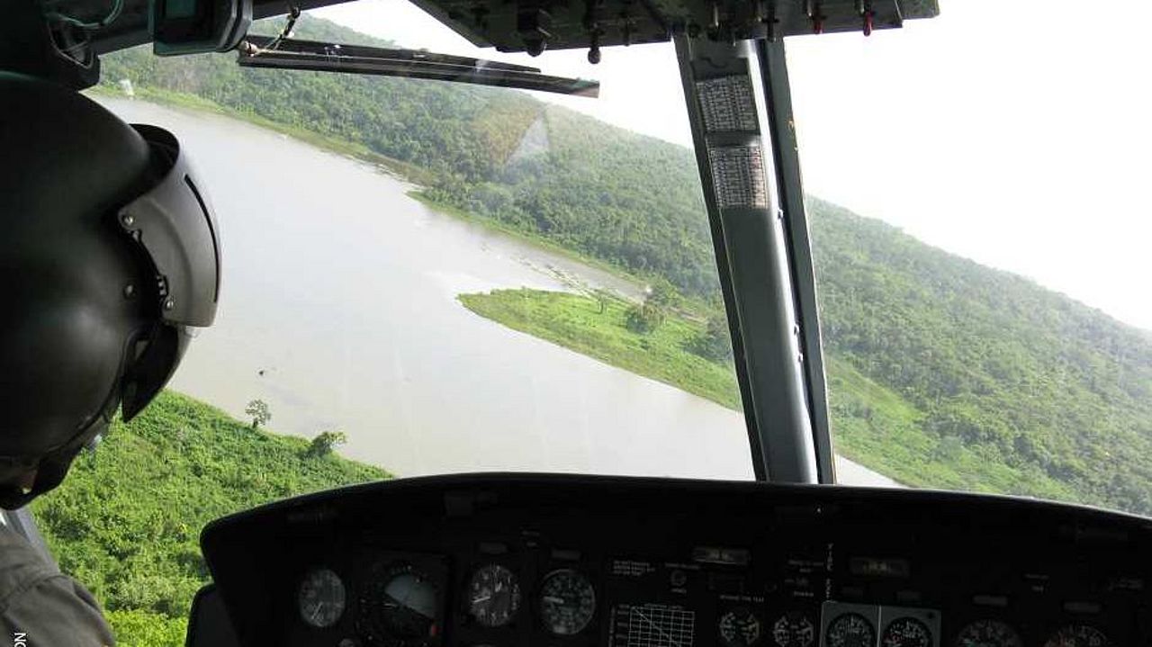Regenwald kaufen: Kontrollflüge sichern dauerhaft das Gebiet  ©FDN