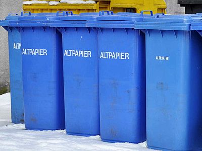 Blaue Papiertonnen machen das Recycling einfacher