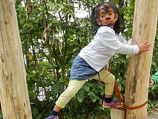 Hinterm Tellerrand beginnt die Welt: Kind auf dem Spielplatz ©OroVerde