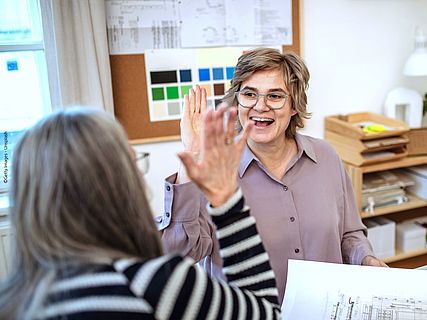 High Five im Büro