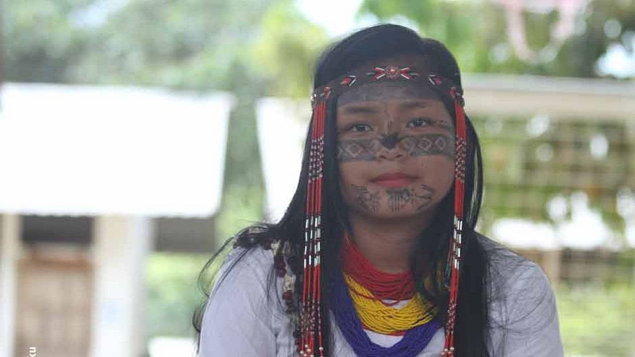 Junge Kichwa mit traditioneller Gesichtsbemahlung © Sarayaku 
