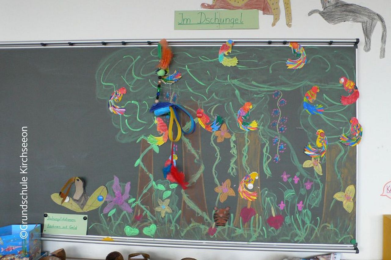 Tafelbild an einer Grundschule zum Thema Regenwald ©Grundschule Kirchseeon