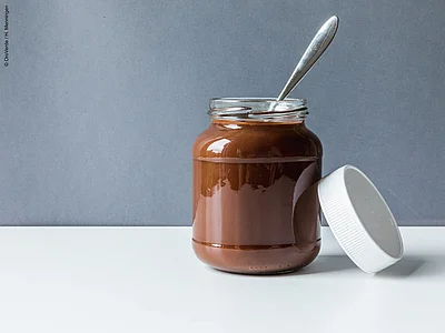 Verlangen Sie nach nachhaltigen Schokoladenprodukten © OroVerde - H. Menningen Schokoladencreme im Glas
