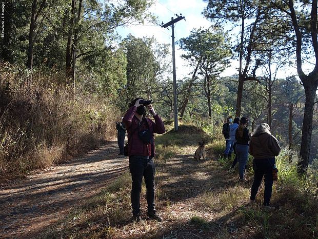 Menschen im Wald am Amatitlán-See ©OroVerde – E. Mannigel