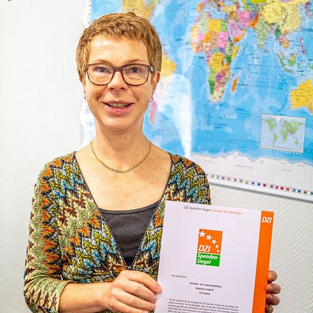 OroVerde-Vorständin Martina Schaub freut sich über die erneute Auszeichnung. 