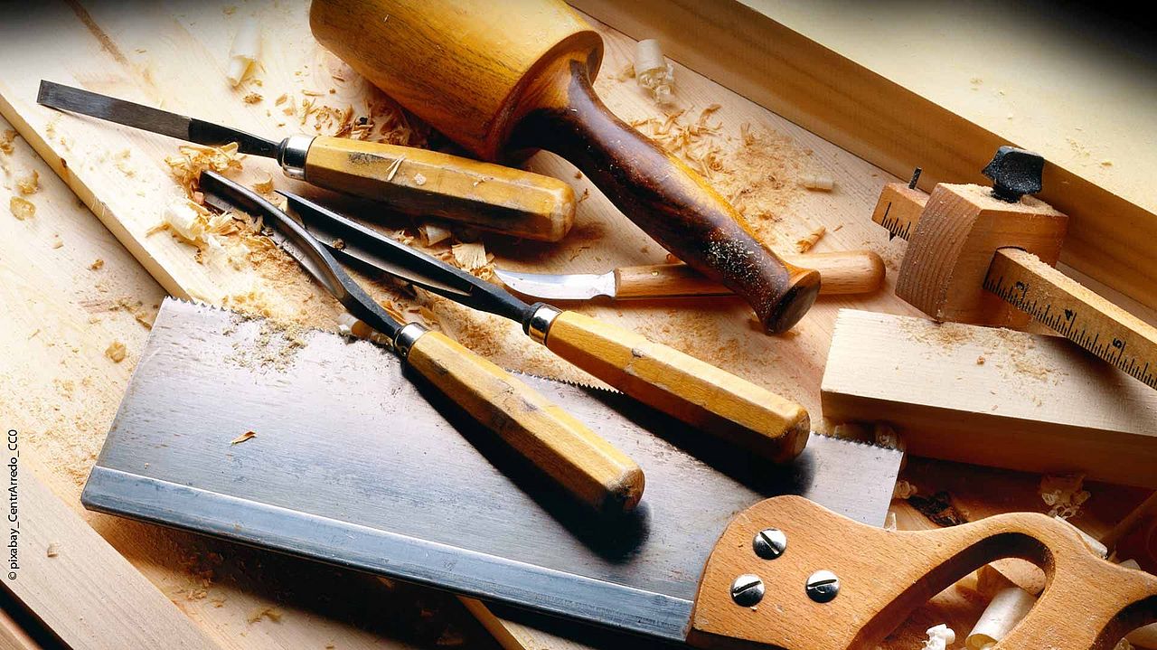 Werkzeuge mit Griffen aus Tropenholz