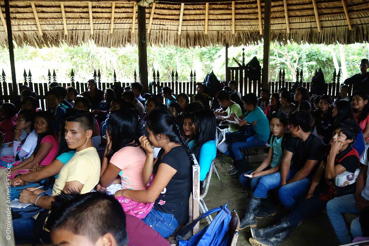 Besprechung Jugendprojekt Ecuador mit Jugendlichen. ©OroVerde/ Annelie Fincke