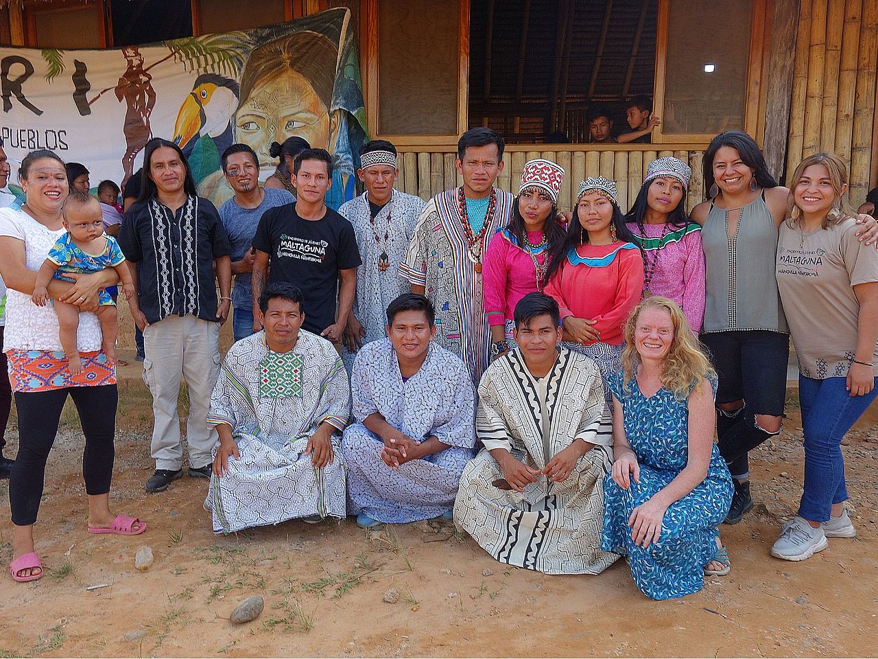 Das Projektteam aus Sarayaku, Ucayali und Deutschland und junge Besucher*innen aus Peru. ©OroVerde/ A. Fincke