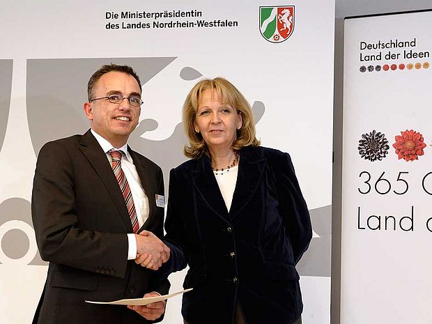 Das Bildungsprojekt „Weil wir es wert sind“ gewinnt 2011 mehrere Preise, unter anderem den Preis „Deutschland – Land der Ideen“ 356 Orte 2011.