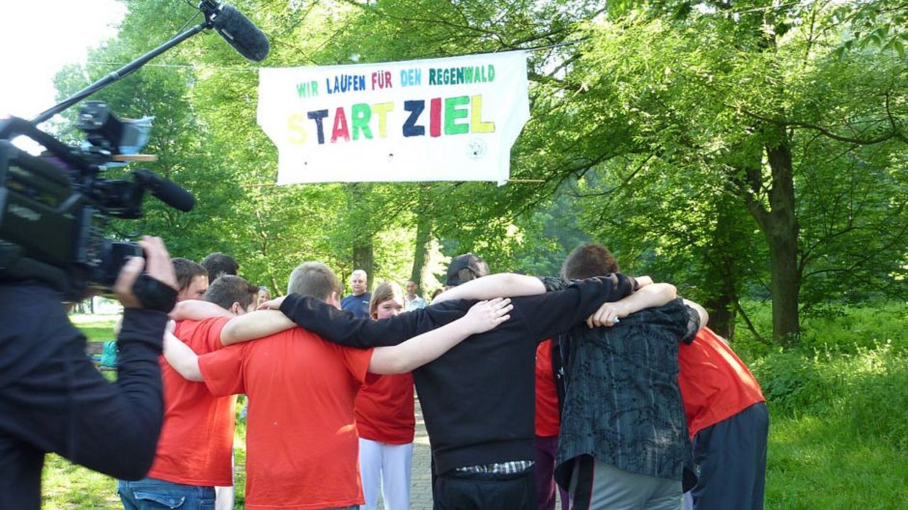 Sponsorenlauf organisieren: Gemeinsames Einschwören auf den Lauf ©OroVerde